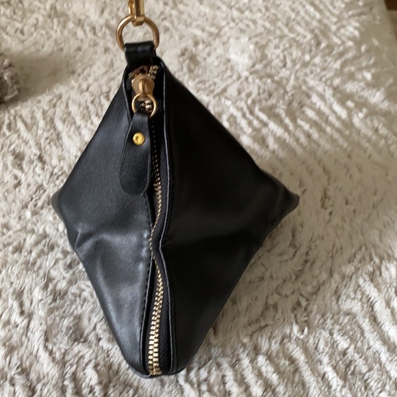 Black wristlet gold hardware - Picture 3 of 4